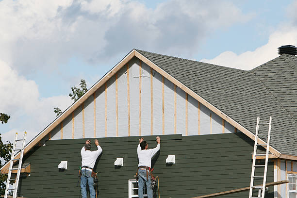Professional Siding Contractor technician working in Forest Lake, IL